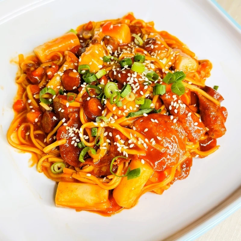 Рапокки Кочхуджан с колбасками