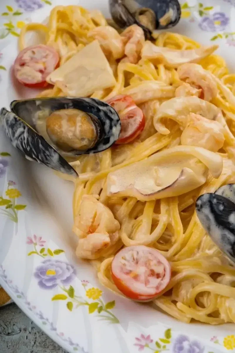 Лингвини в сливочном соусе с морепродуктами