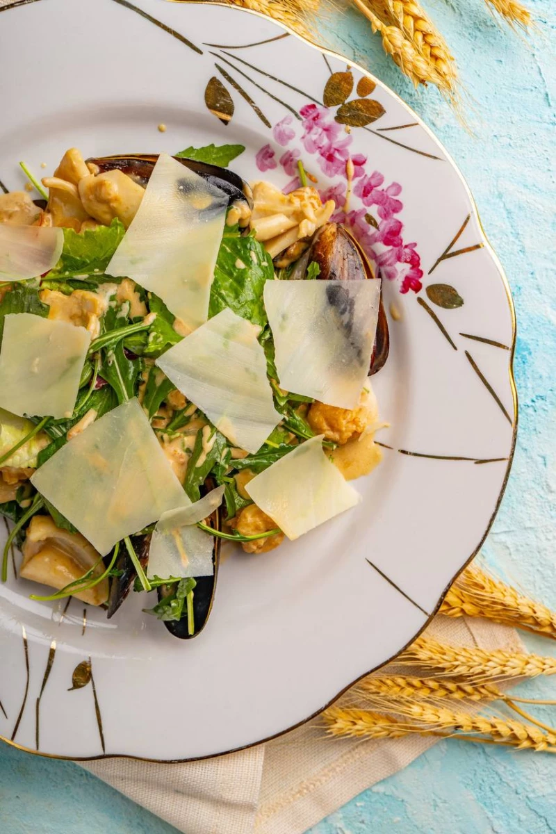 Салат с морепродуктами и сливочным соусом (нов)