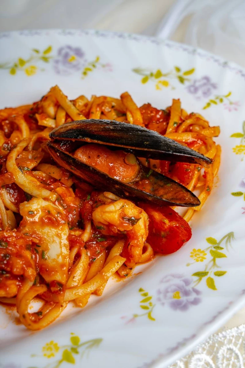 Лингвини  в томатном соусе с морепродуктами