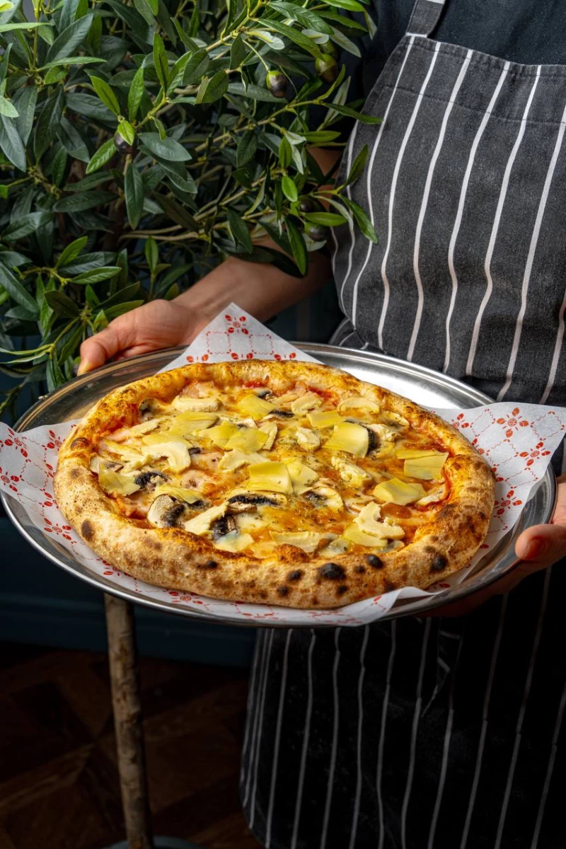 Пицца с ветчиной и артишоками