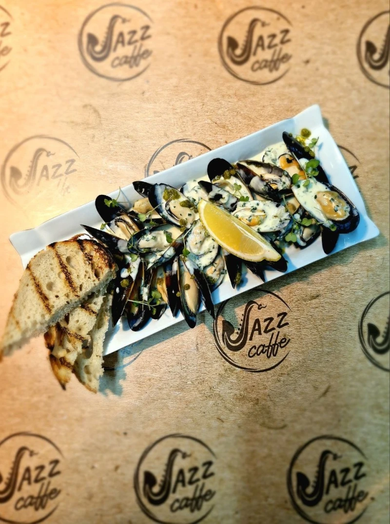 Мидии в сливочно-чесночном соусе 