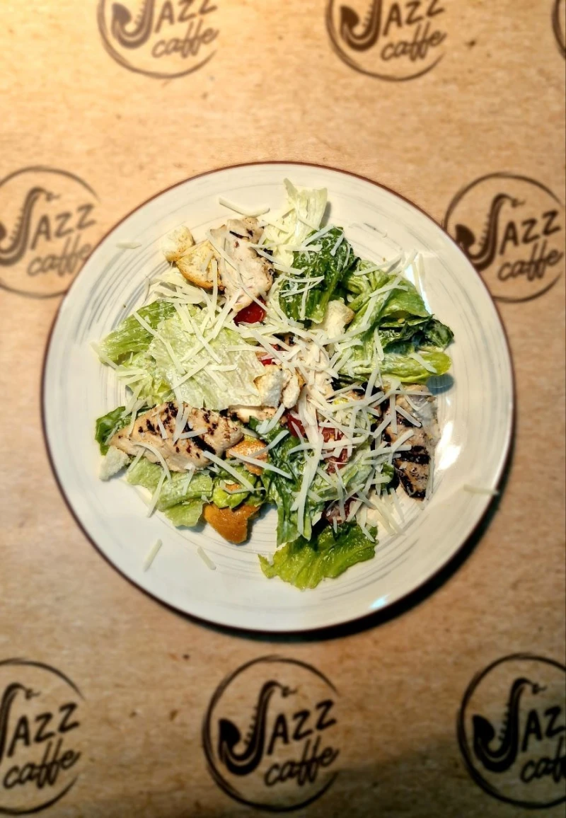 Салат Цезарь с курицей