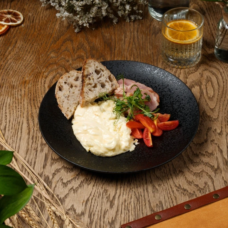 Сливочный скрэмбл с беконом