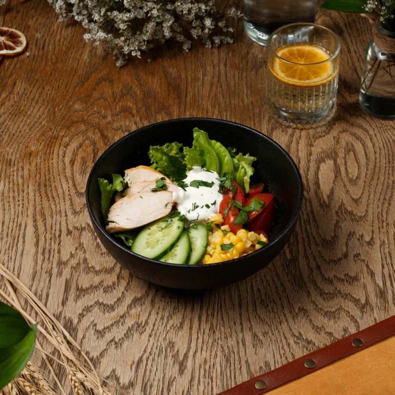 Боул с курицей и кукурузой