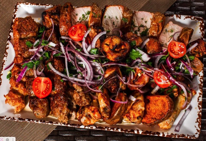 БЛЮДА НА УГЛЯХ