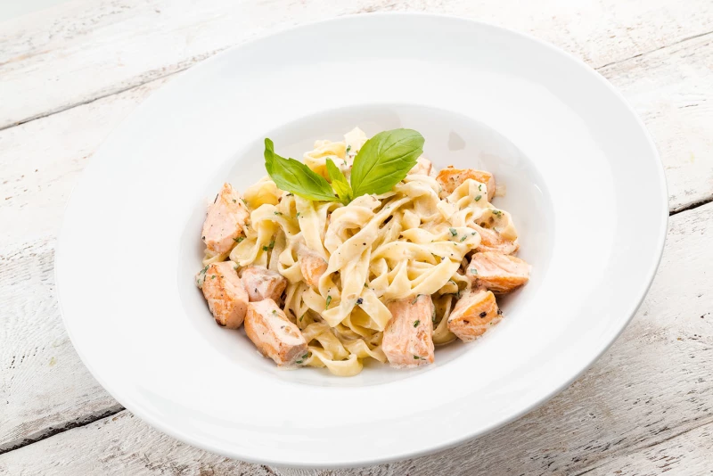 Фетучини с семгой