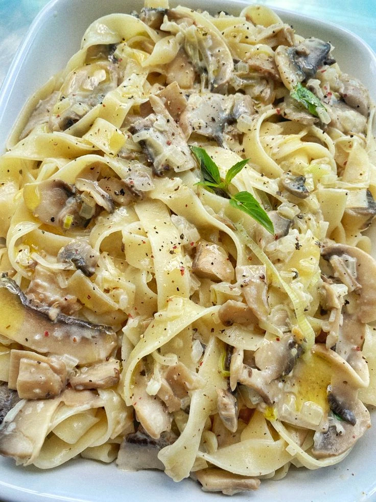 Фетучини с грибами и курицей
