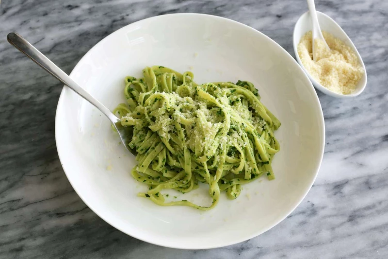 Спагетти со шпинатом и курицей