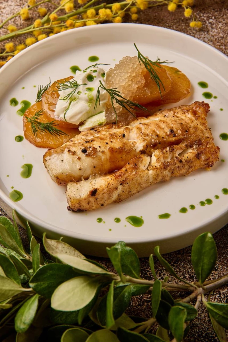 Мурманская треска с печеным картофелем и щучьей икрой