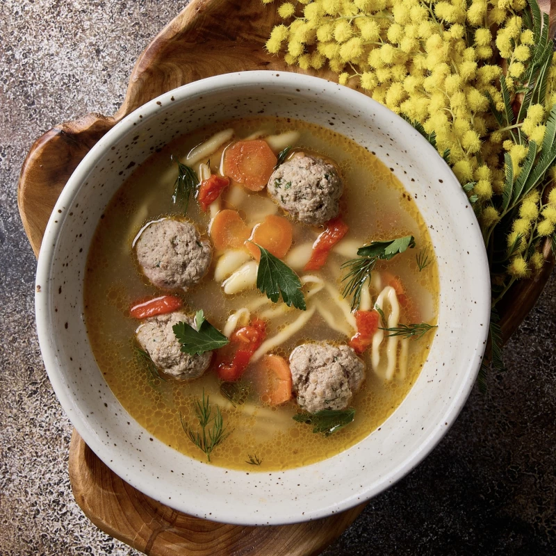 Наваристый суп с фрикадельками и клёцками 