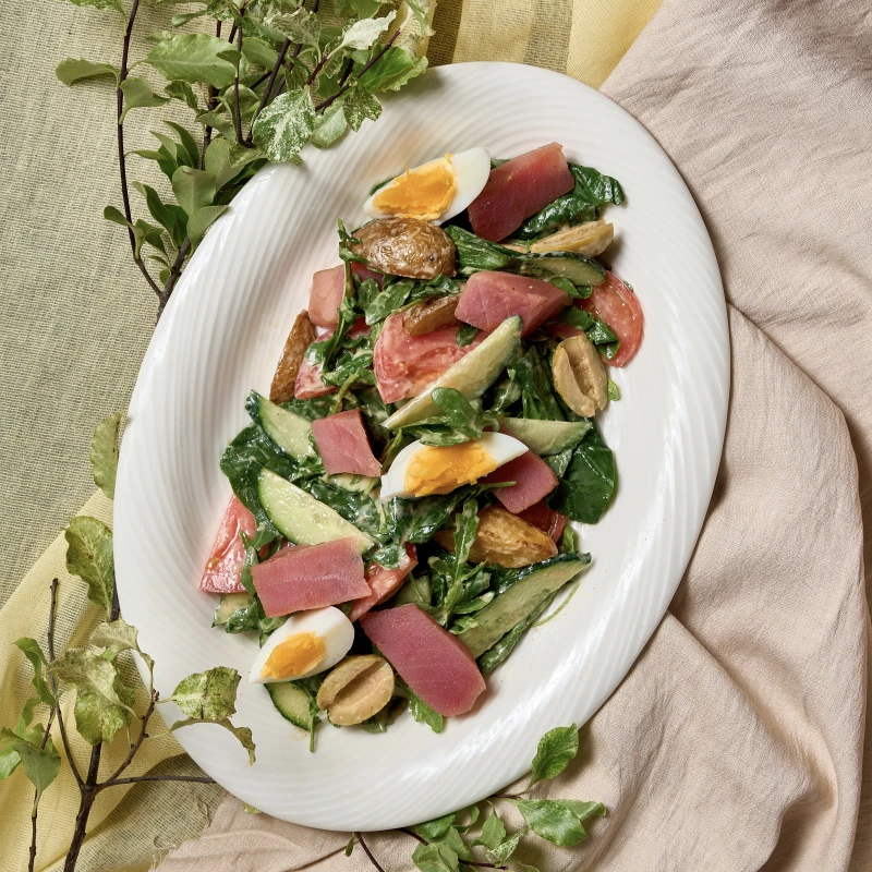 Салат с тунцом, картофелем и оливками