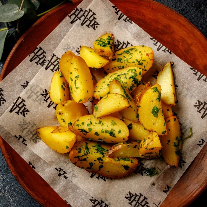 Беби картофель с маслом и зеленью