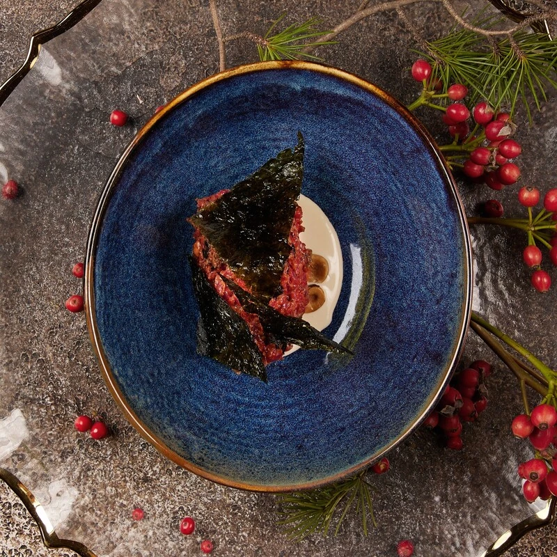 Тартар из говядины с фундуком Нори