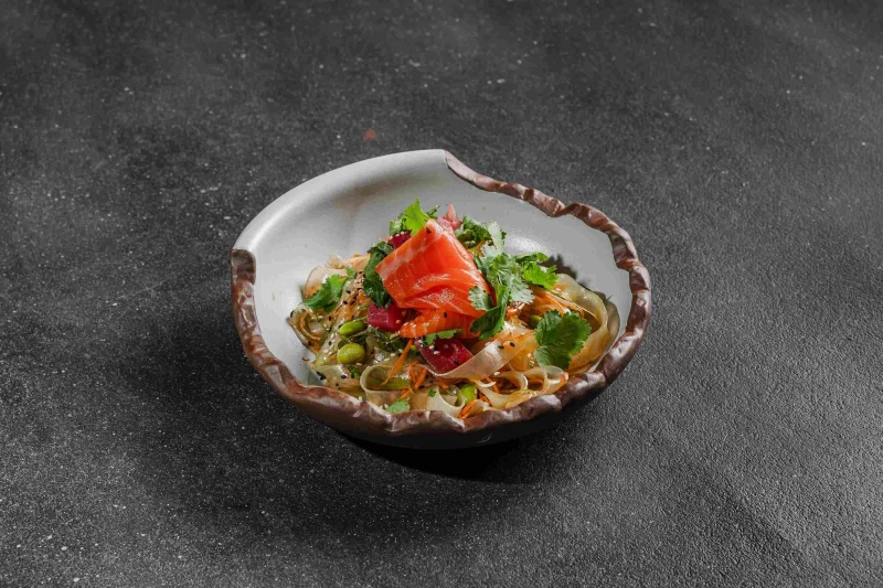 Салат с лососем и тунцом