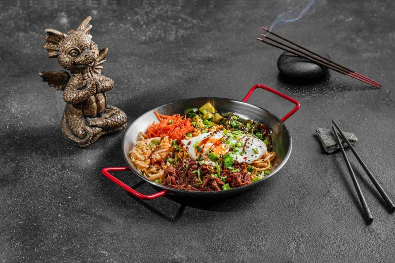 Жареный рамен с говядиной