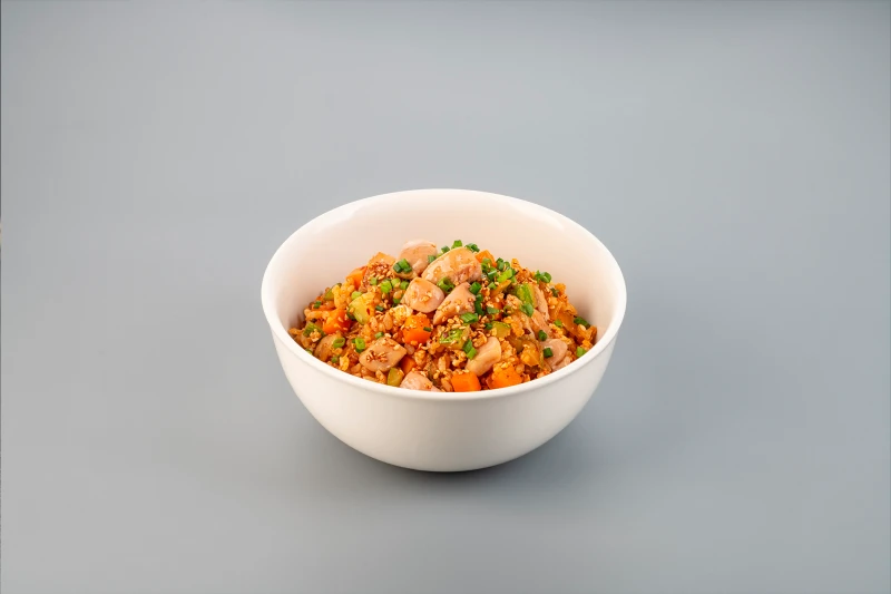 Жареный рис кимчи с курицей