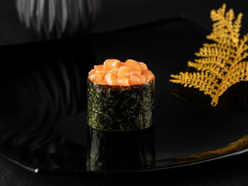 Сяке спайси гункан