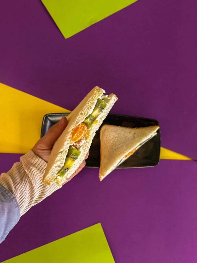 Корейский сэндвич с мандарином и киви 