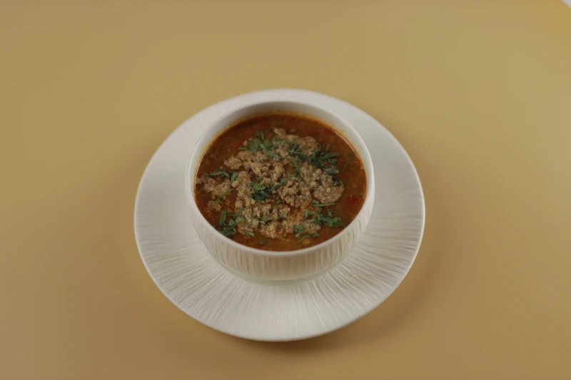 Харчо с говяжьими щёчками и грецким орехом