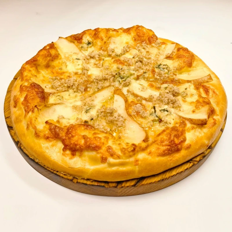 Хачапури с грушей и горгонзолой