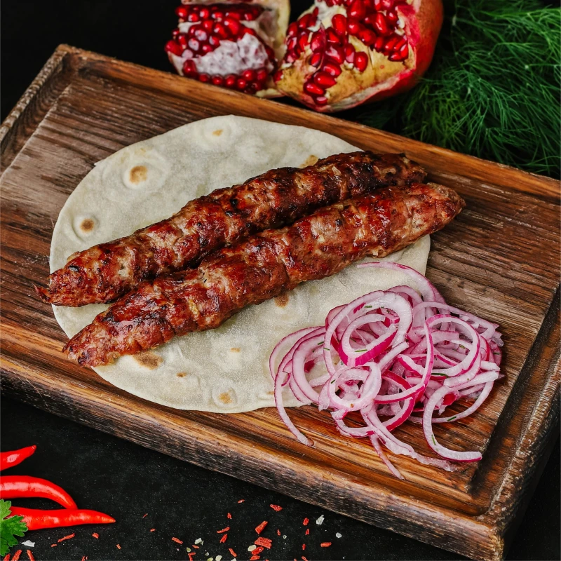 Люля-кебаб из оленины с сулугини 