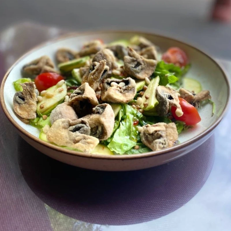 Салат с хрустящими шампиньонами 