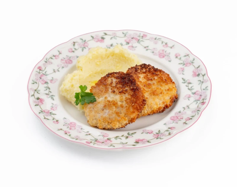 Куриные биточки с картофельным пюре 