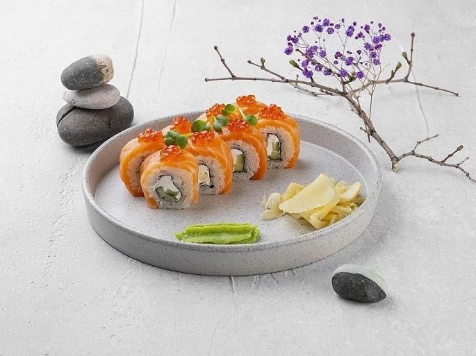 Ролл Киоко Тян с икрой лосося