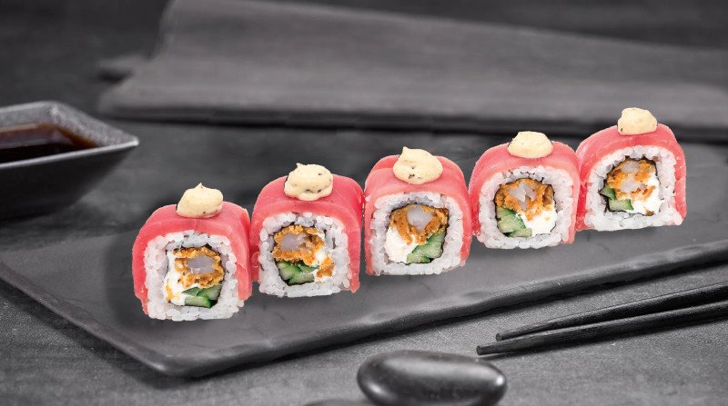 Шеф-ролл с креветкой и тунцом