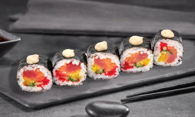 Шеф-ролл с лососем, креветкой и тунцом