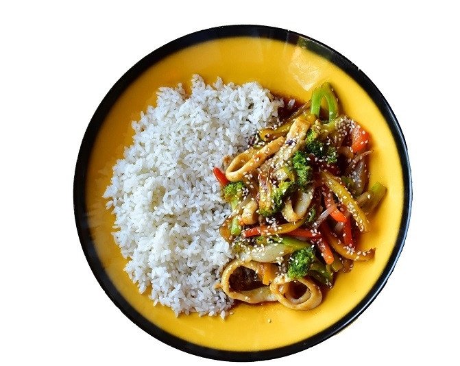 Кальмар с брокколи по-китайски с рисом