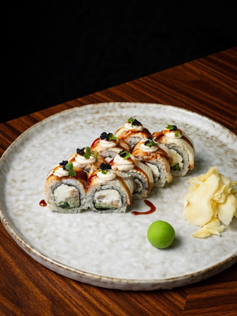 Ролл с угрем, вешенками и унаги чиз