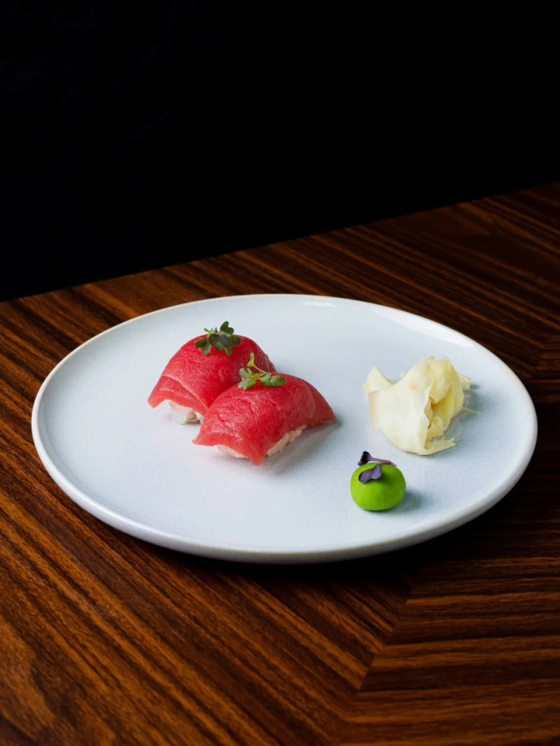 Суши с тунцом аками