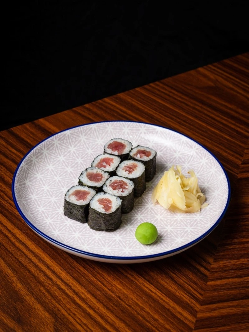 Маки с тунцом аками