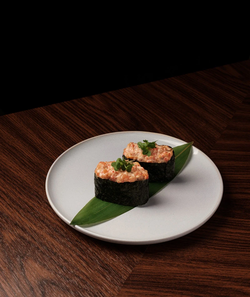 Гункан с тунцом спайси