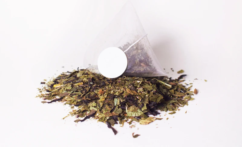 Черный с душицей и смородиной