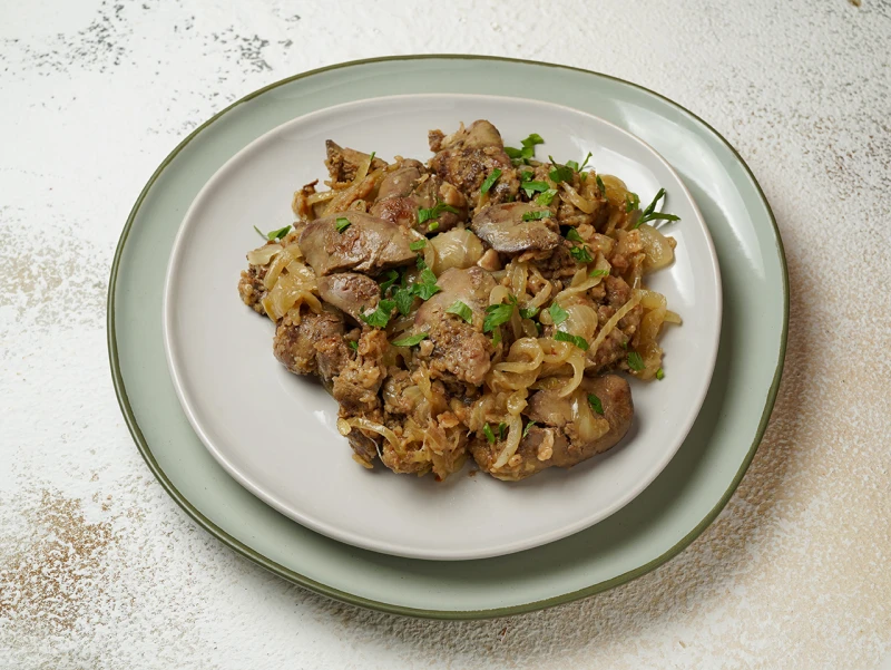 Печень куриная жареная с луком