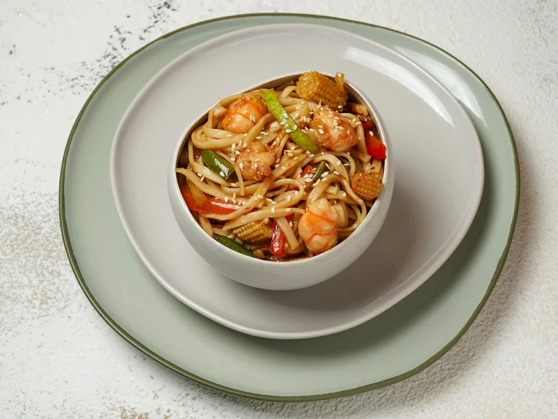 Лапша пшеничная с креветкой в соусе «Вок»