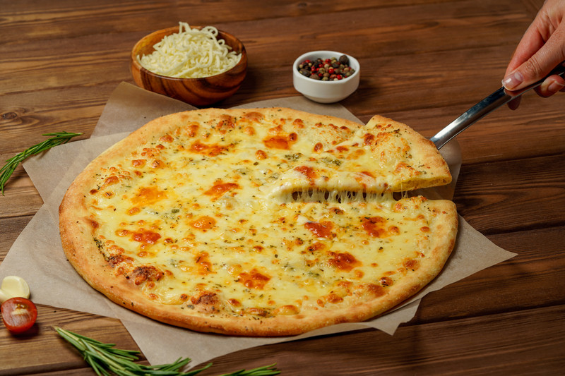 Пицца 4 сыра на тонком тесте