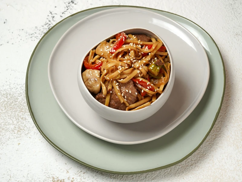 Лапша пшеничная с говядиной и соусом «Кунг пао»