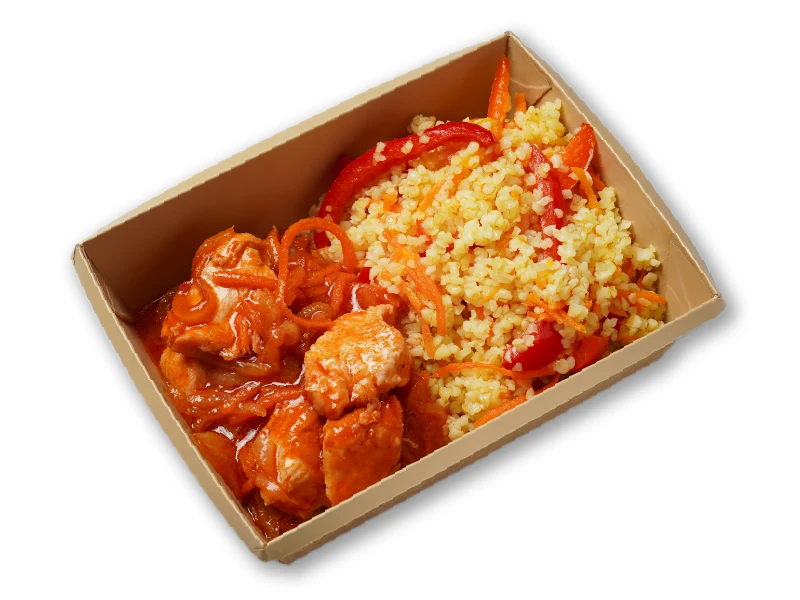 Гуляш из курицы по-венгерски с булгуром и овощами 