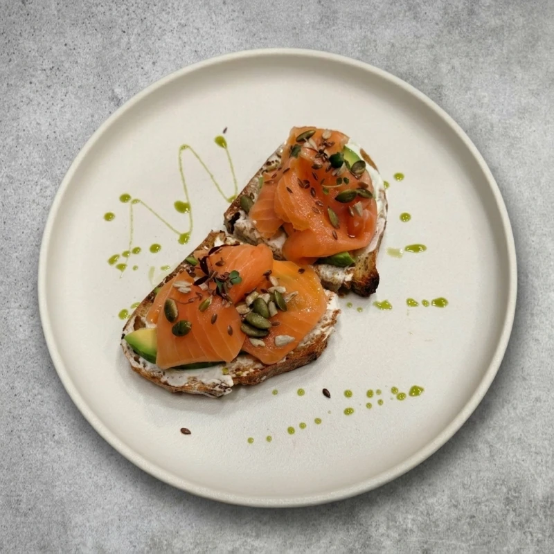 Брускетта с лососем