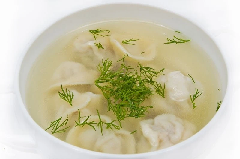 Пельмени с бульоном
