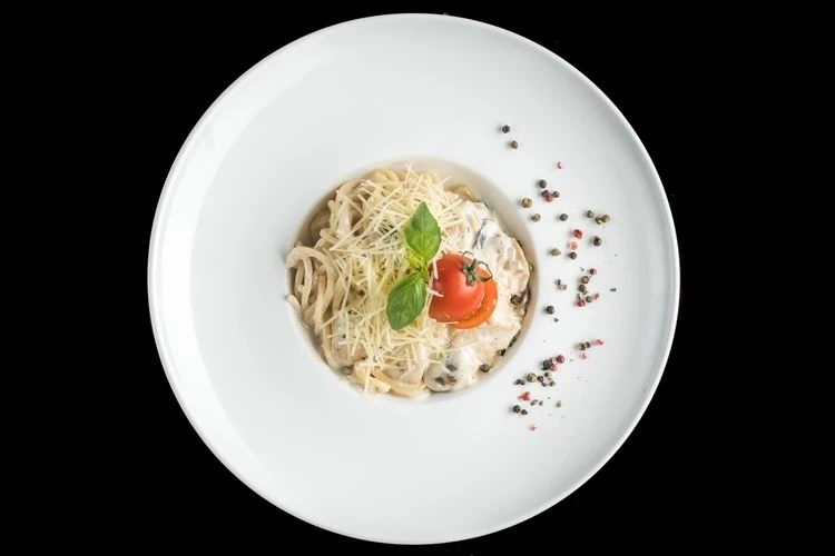 Паста с курицей и грибами