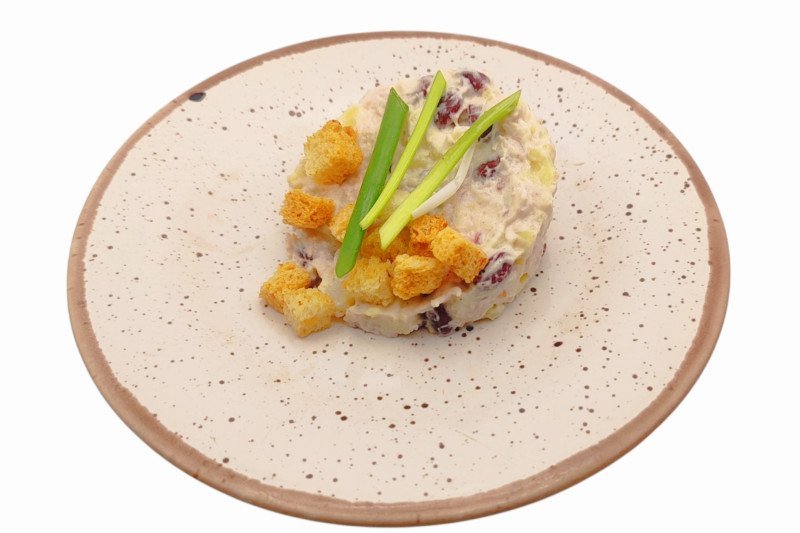 Салат с копченой курицей и фасолью