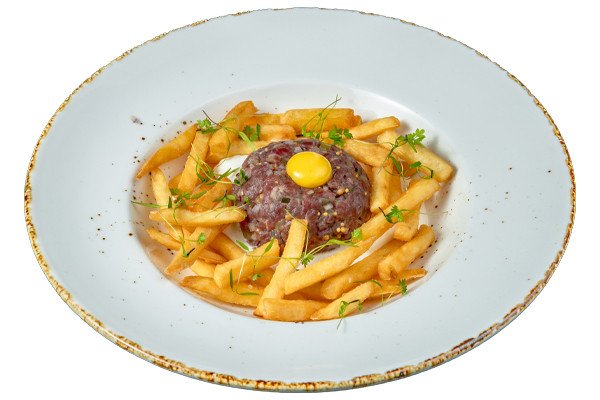 Тартар из молодого бычка с трюфельным картофелем фри