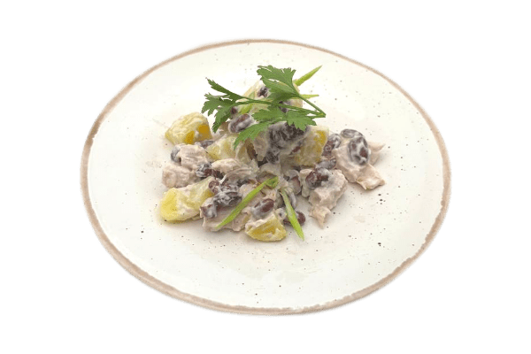 Салат с копченой курицей и фасолью