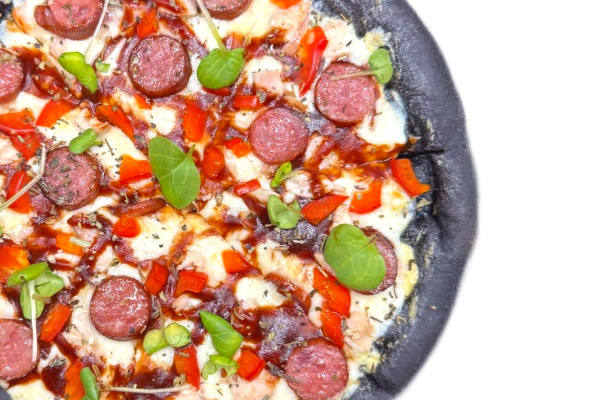 Пицца Брутальный мясник на черном тесте