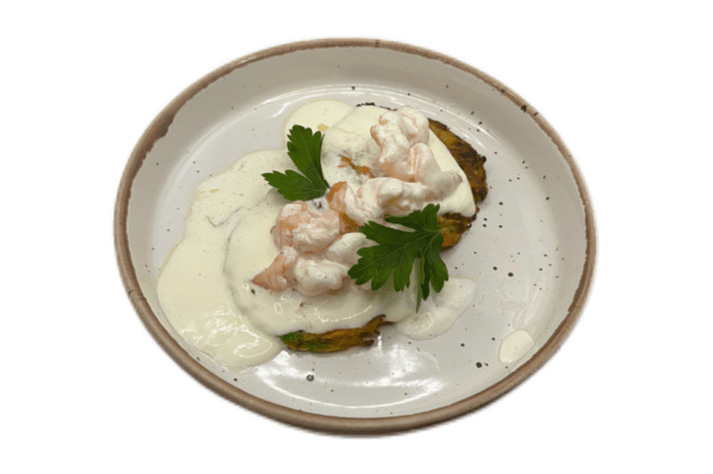 Креветки на оладьях из цукини 